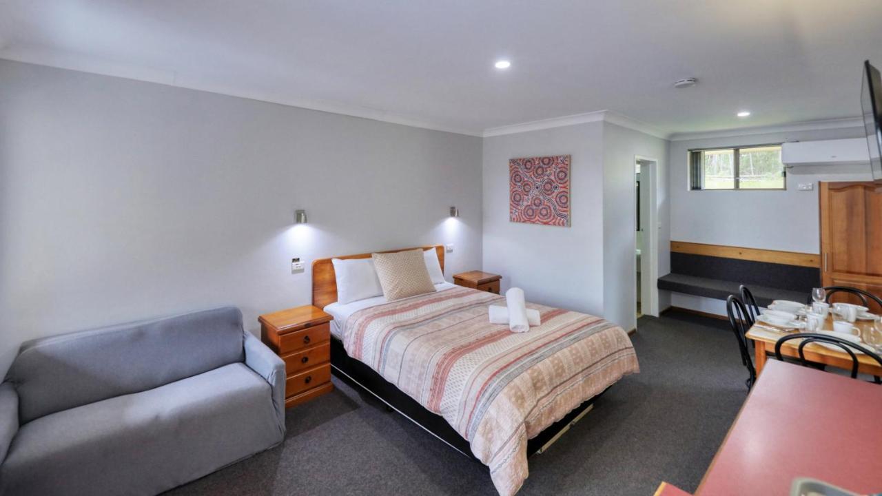 Powerhouse Motel 3*